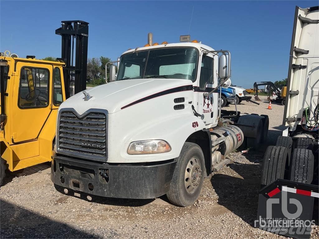 Mack CXU613 Conventional Trucks / Tractor Trucks
