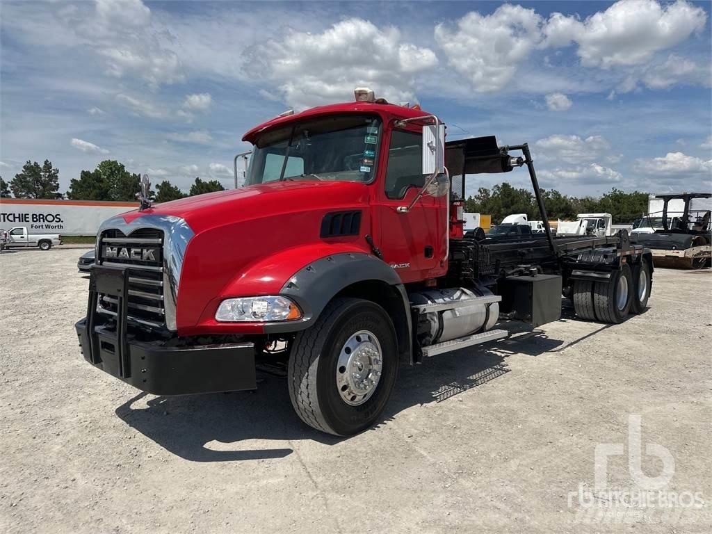 Mack GU813 Demountable Trucks
