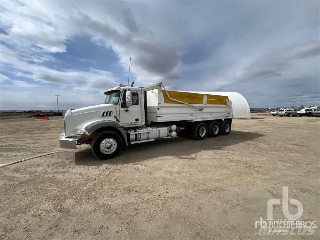 Mack GU814 Dump Trucks