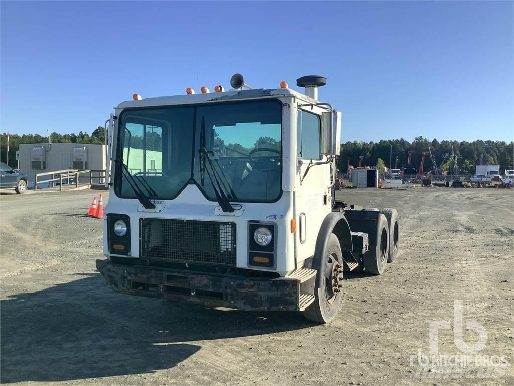 Mack MR688S Conventional Trucks / Tractor Trucks