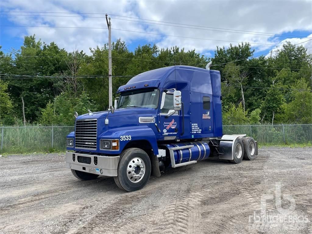 Mack PINNACLE Conventional Trucks / Tractor Trucks