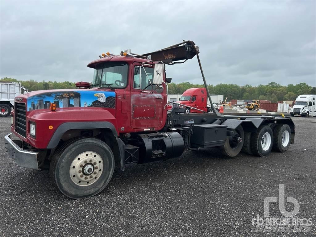 Mack RD688S Demountable Trucks