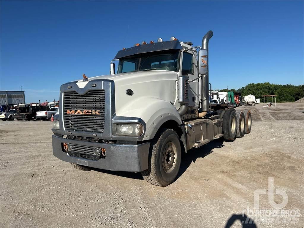 Mack TD713 Conventional Trucks / Tractor Trucks