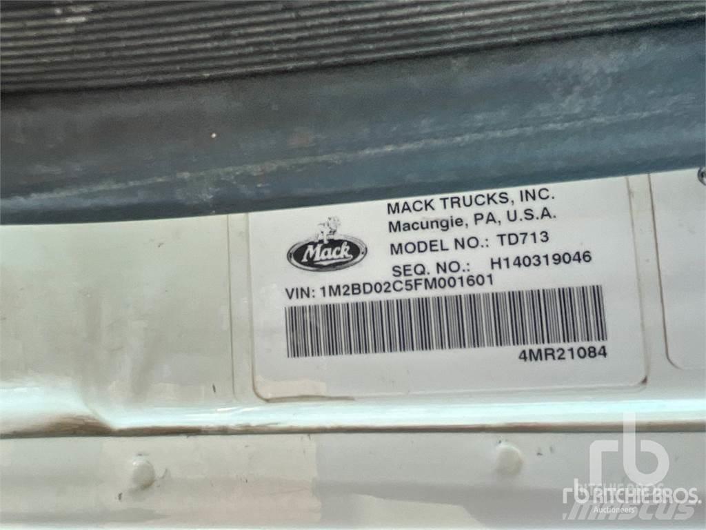 Mack TD713 Conventional Trucks / Tractor Trucks