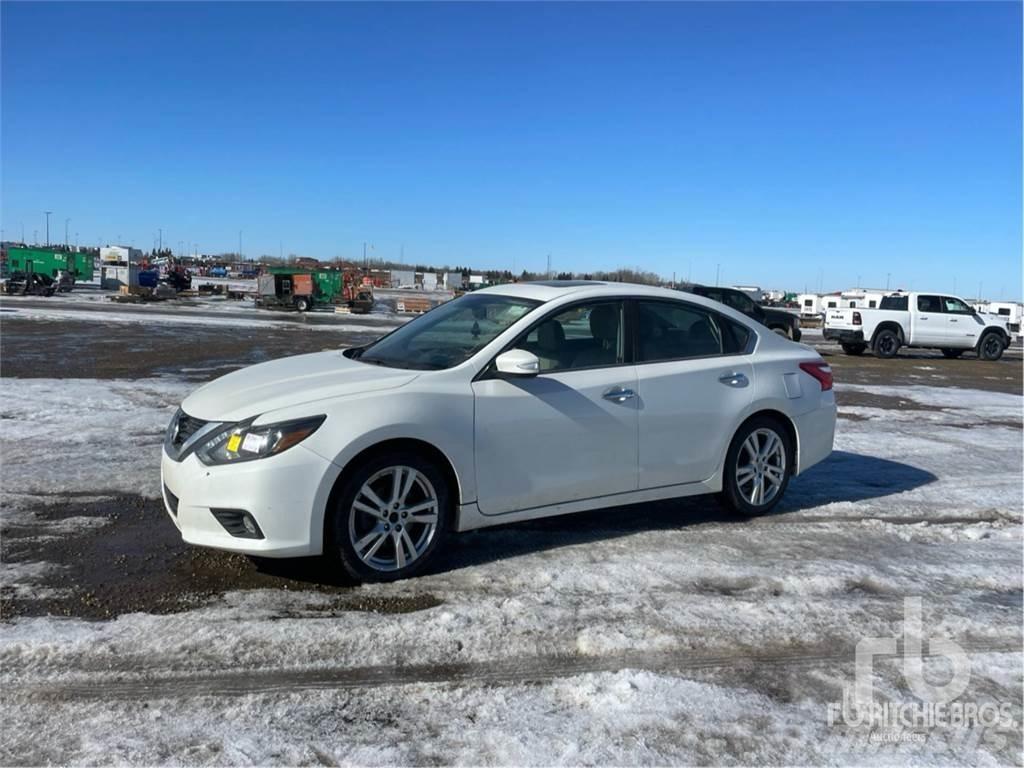 Nissan ALTIMA Automobiles / SUVS