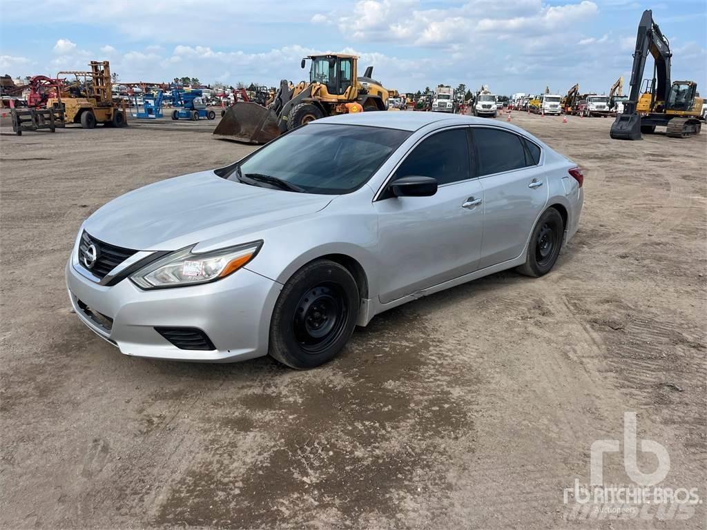 Nissan ALTIMA Automobiles / SUVS