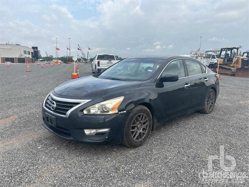 Nissan ALTIMA Automobiles / SUVS