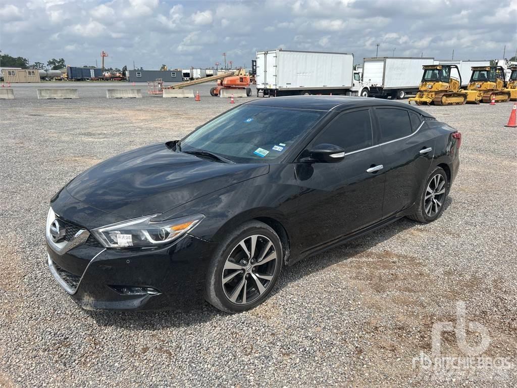 Nissan MAXIMA Automobiles / SUVS
