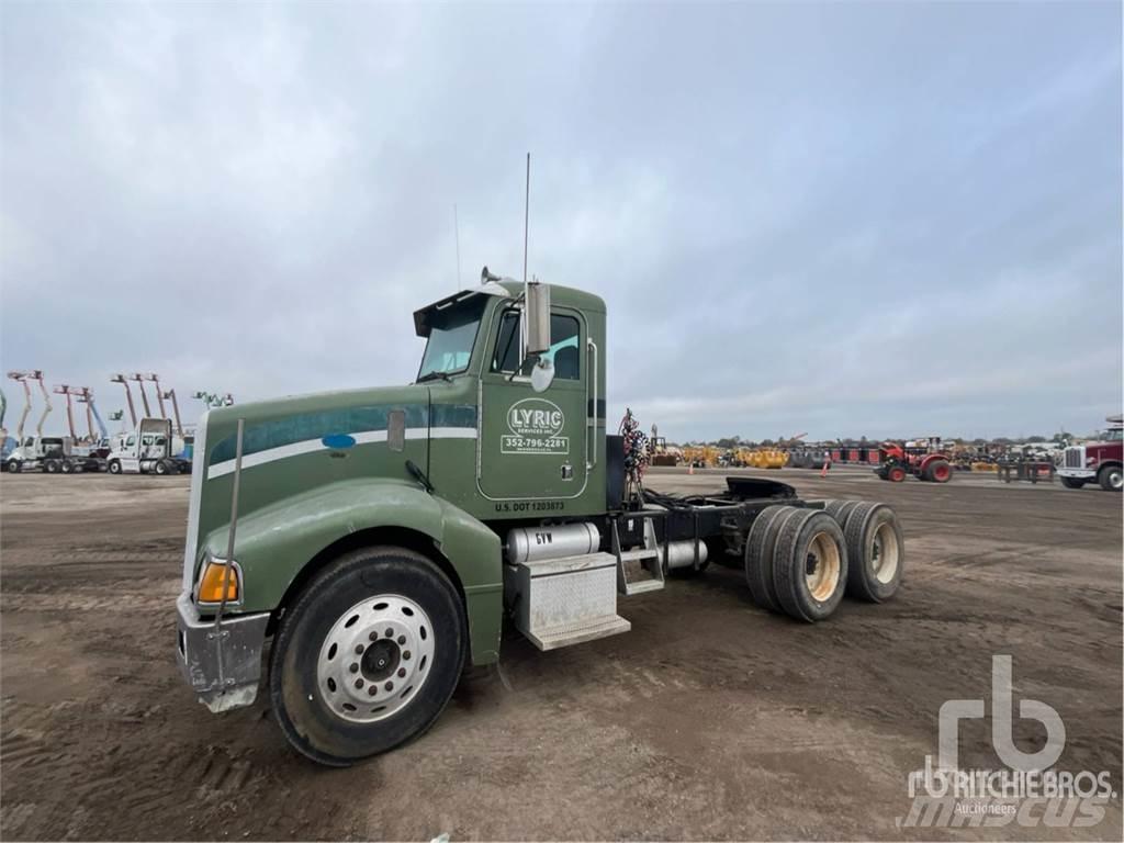 Peterbilt 385 Conventional Trucks / Tractor Trucks