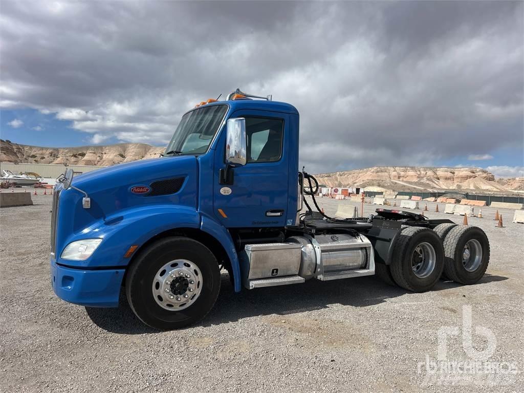 Peterbilt 389 Conventional Trucks / Tractor Trucks