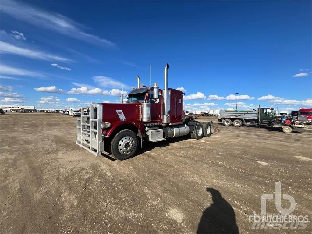 Peterbilt 389 Conventional Trucks / Tractor Trucks