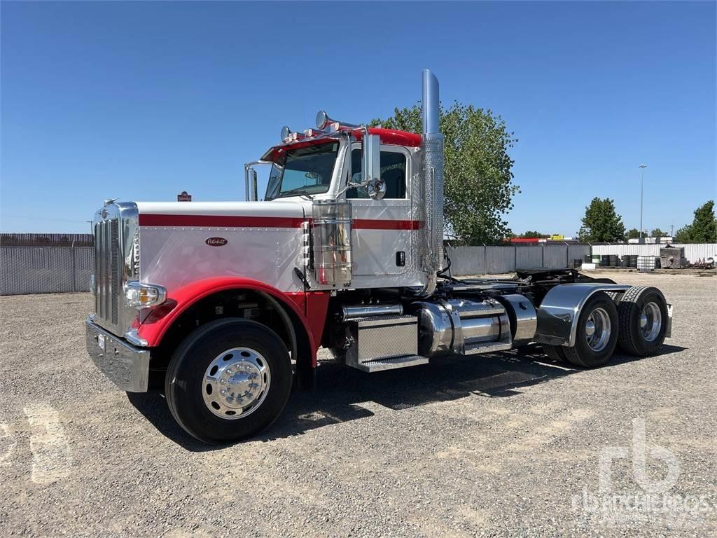 Peterbilt 389 Conventional Trucks / Tractor Trucks