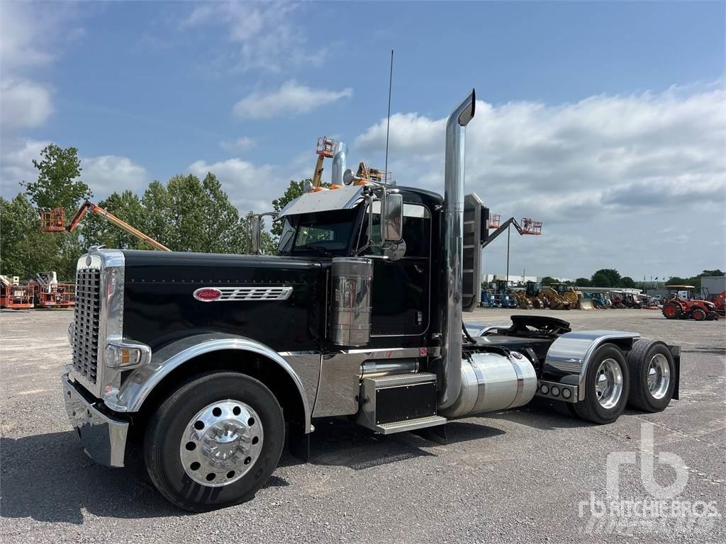 Peterbilt 389 Conventional Trucks / Tractor Trucks