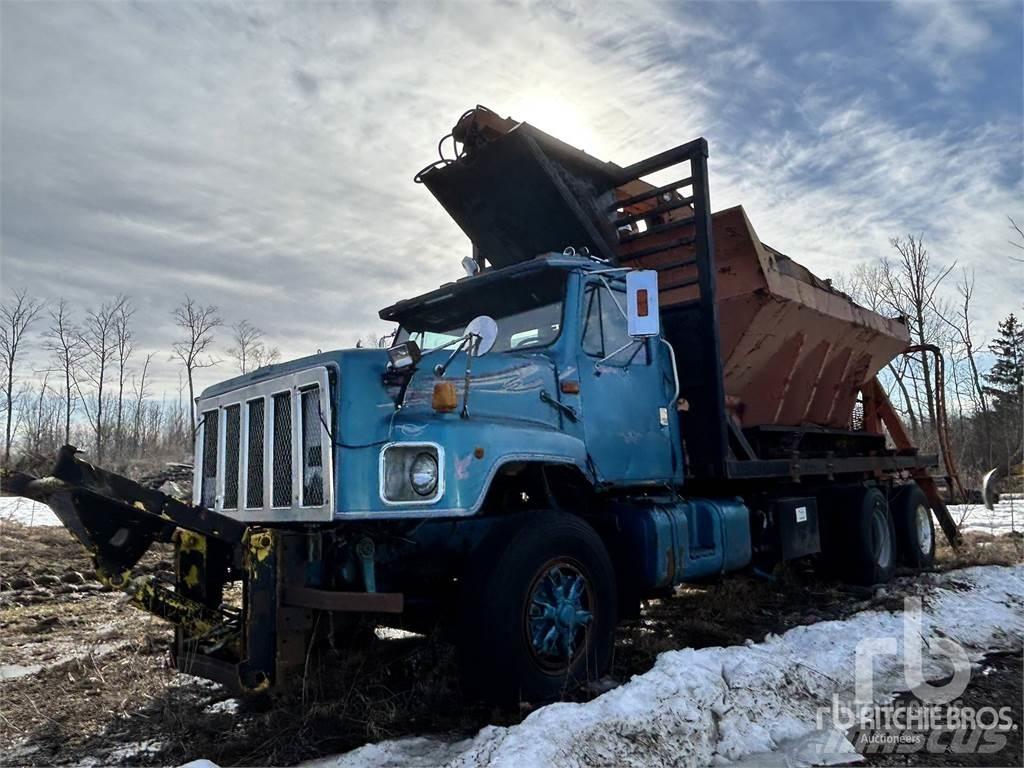  SERCO 8500 Knuckleboom loaders