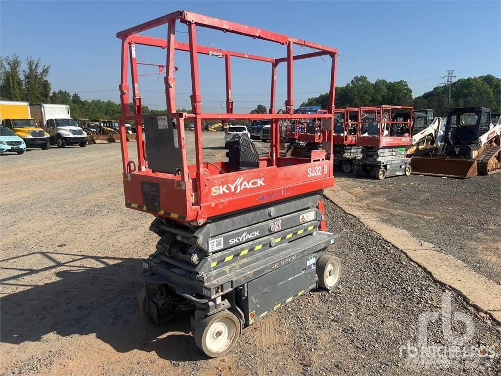 SkyJack SJ3219 Scissor Lifts