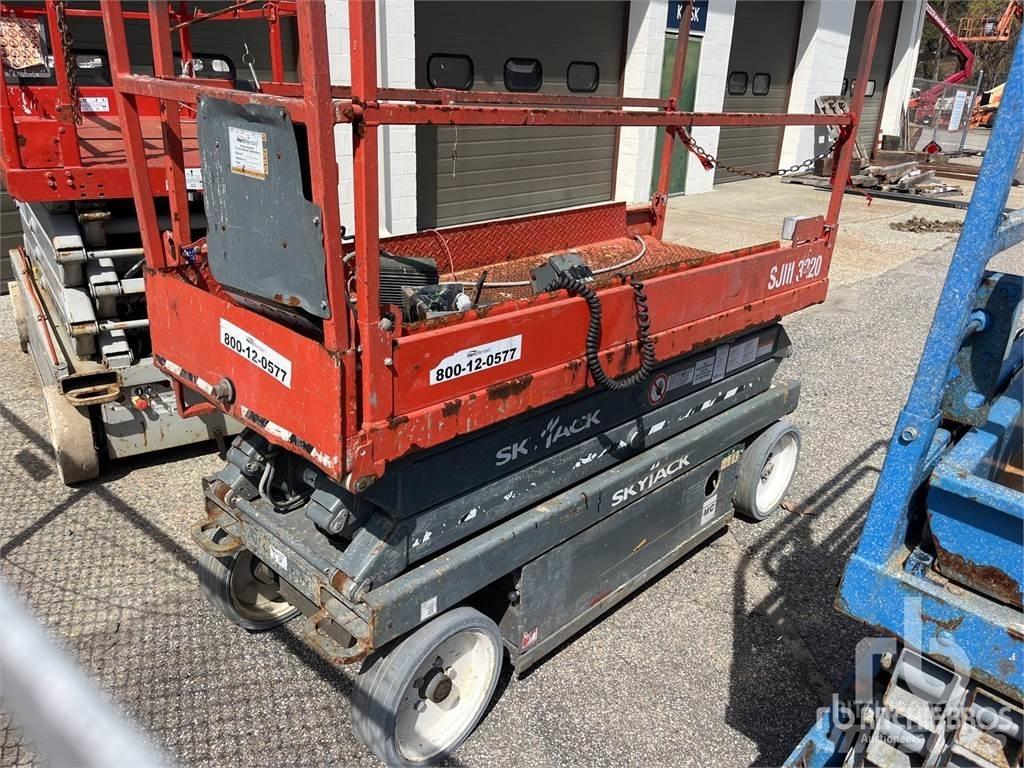 SkyJack SJ3220 Scissor Lifts