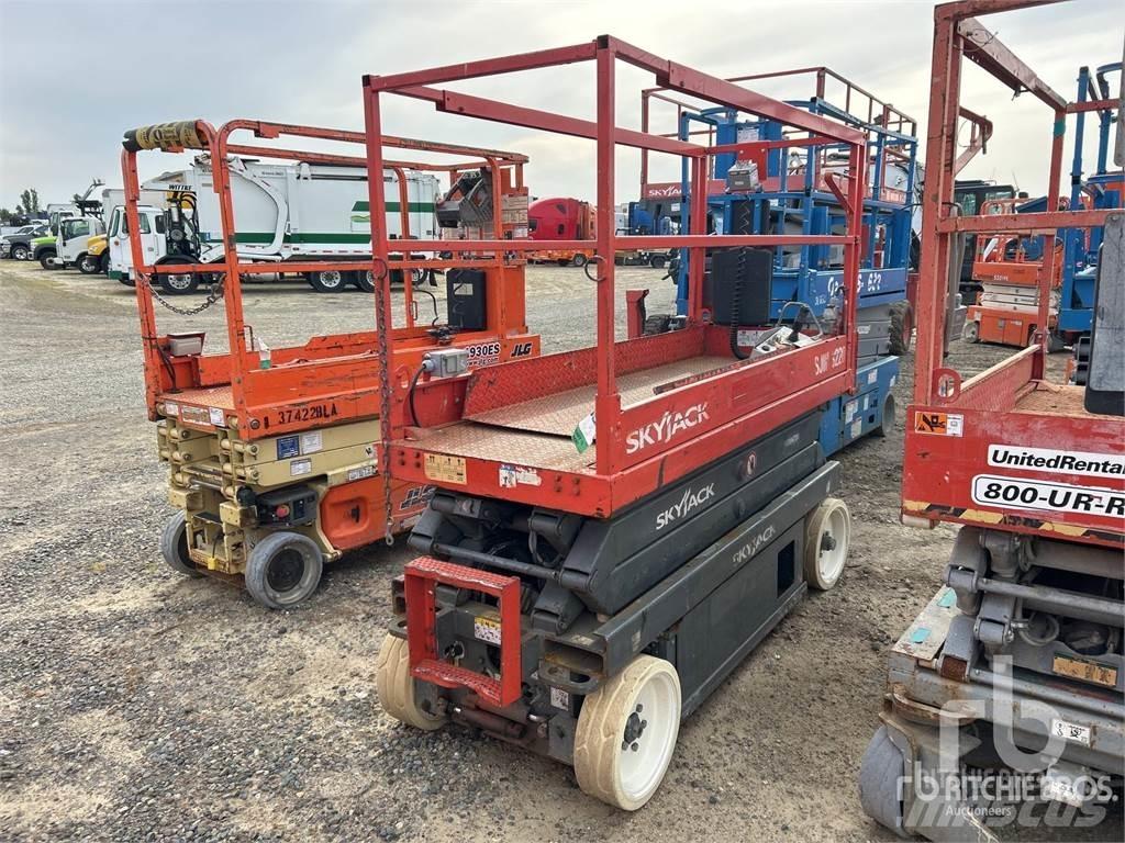 SkyJack SJ3220 Scissor Lifts