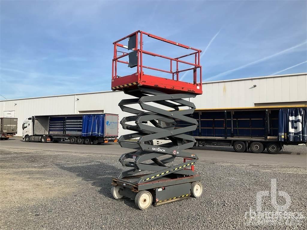 SkyJack SJ4632 Scissor Lifts