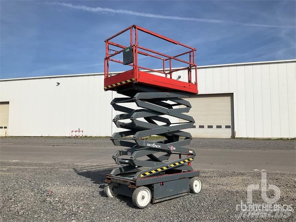 SkyJack SJ4632 Scissor Lifts