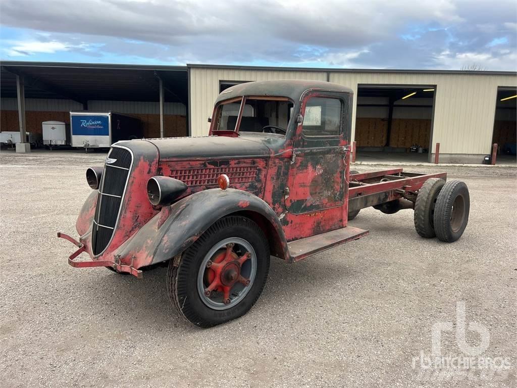  STUDEBAKER 4x2 Tank Trucks