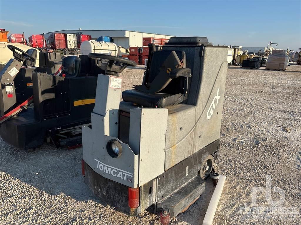  TOMCAT GTX Sweepers