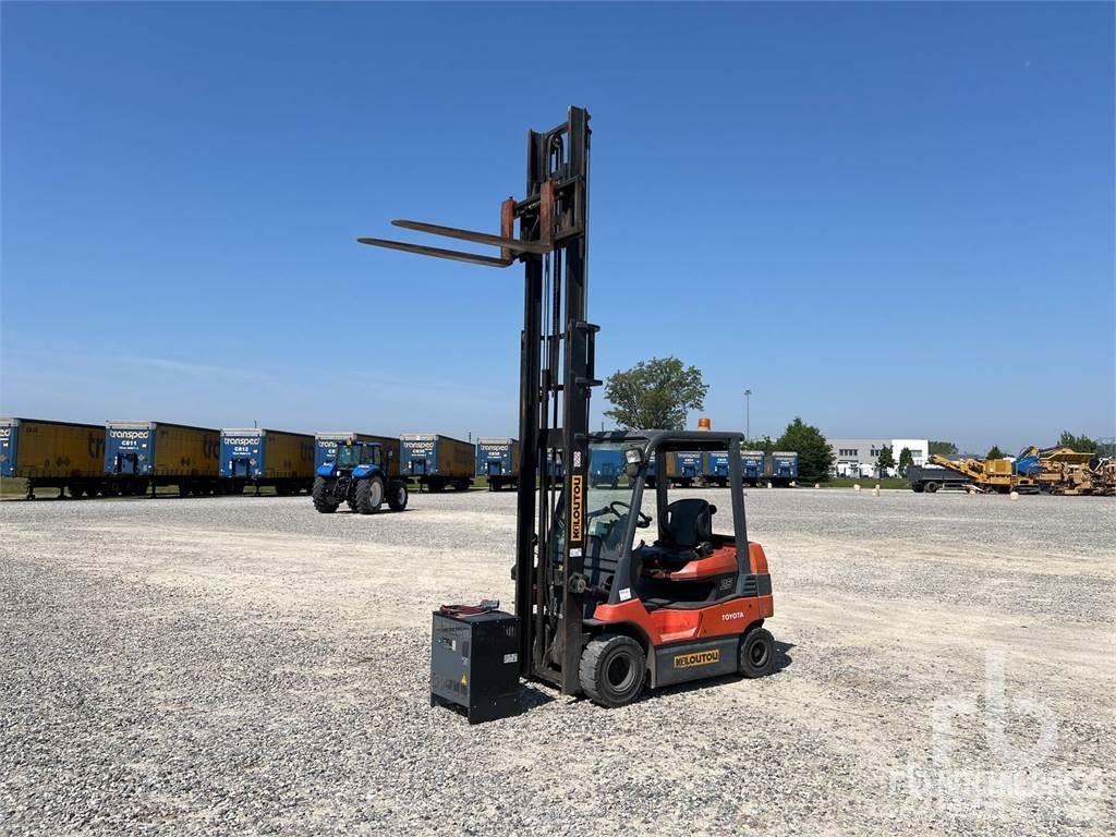 Toyota 7FB25 Electric Forklifts