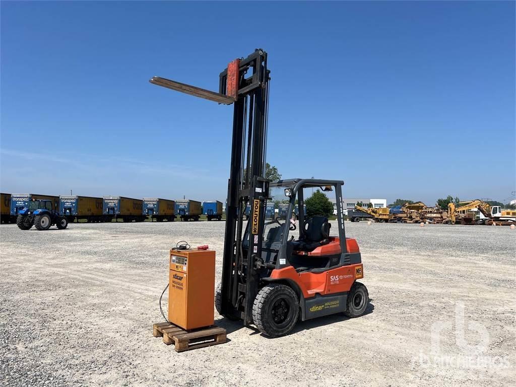 Toyota 7FB30 Electric Forklifts