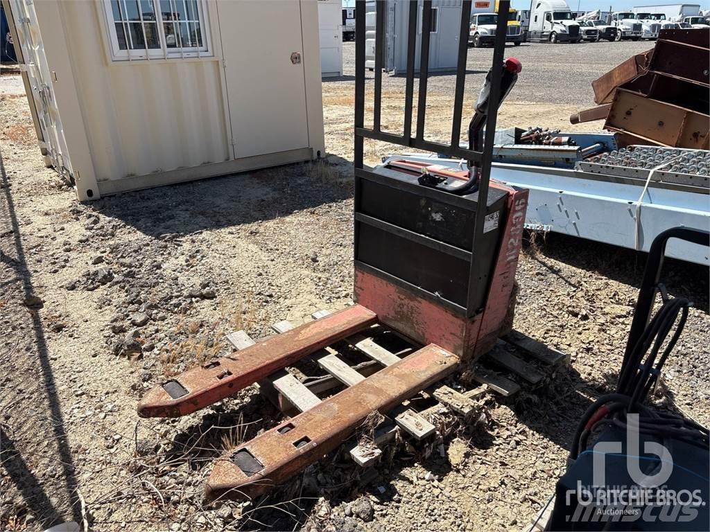 Toyota 7HBW23 Pallet racks