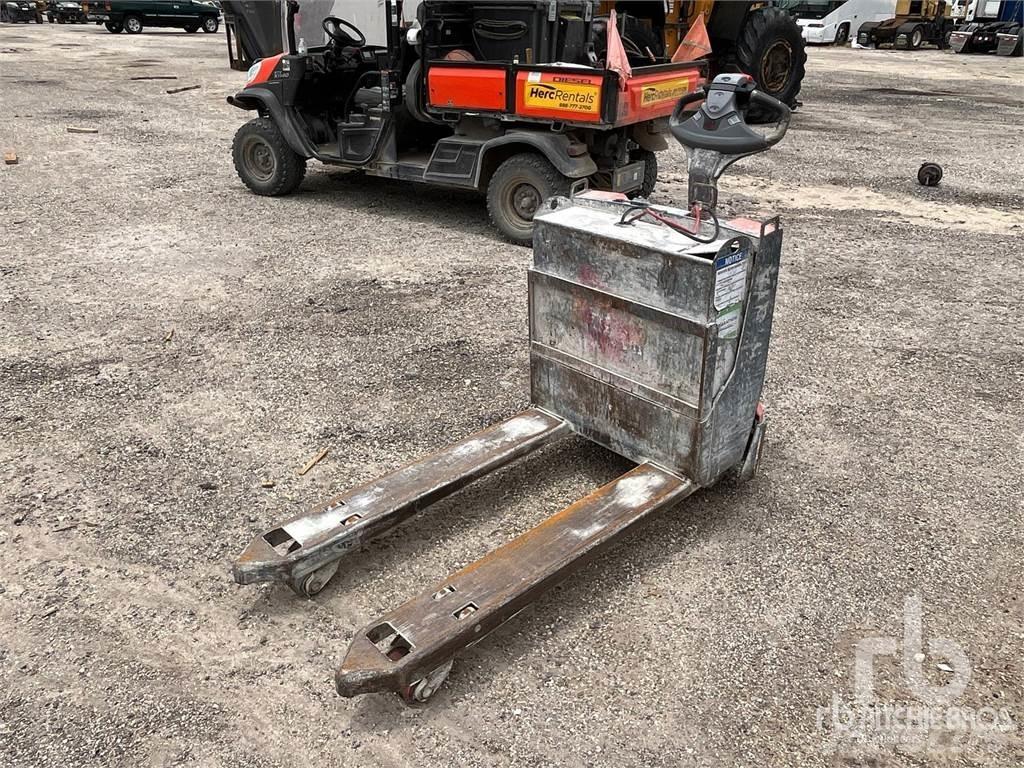 Toyota 8HBW23 Pallet racks