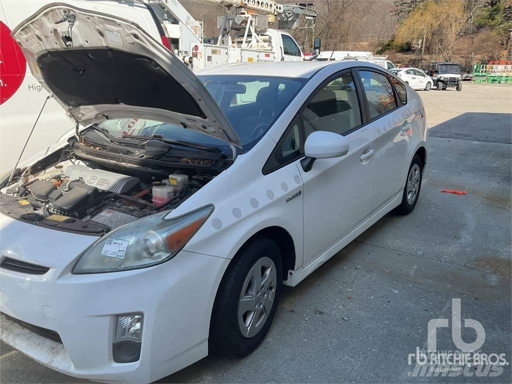 Toyota PRIUS Automobiles / SUVS