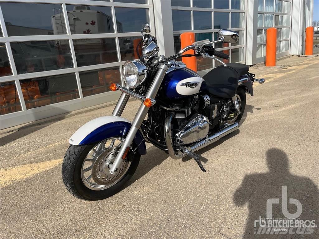 Triumph AMERICA Automobiles / SUVS