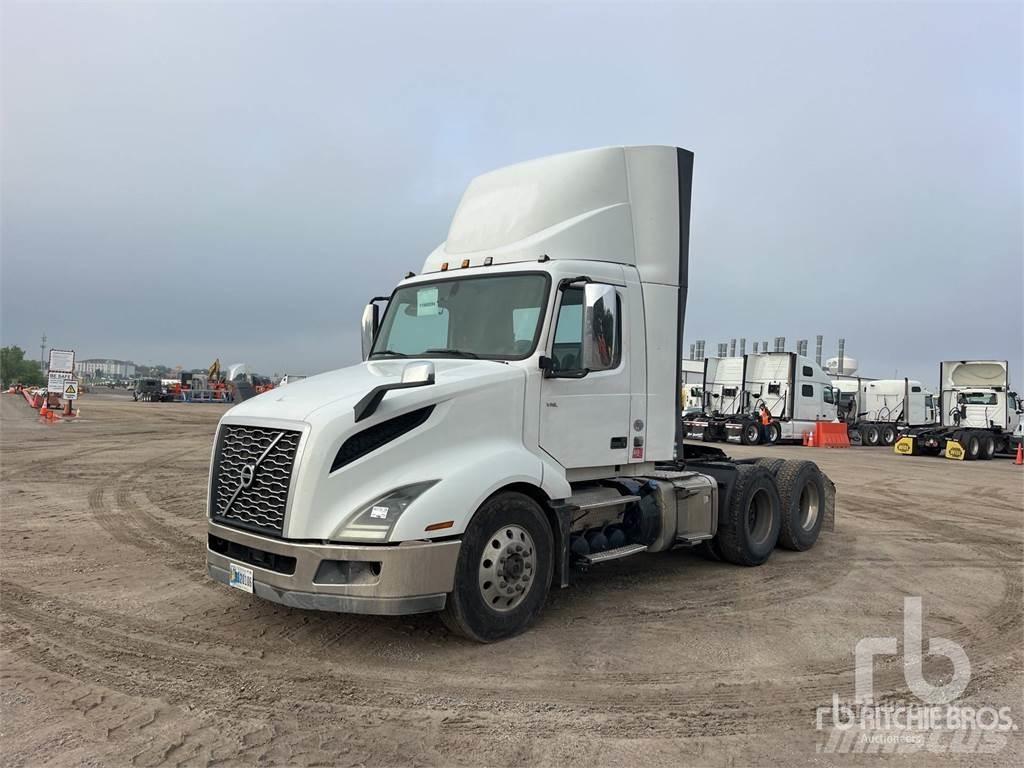 Volvo VNL300 Conventional Trucks / Tractor Trucks