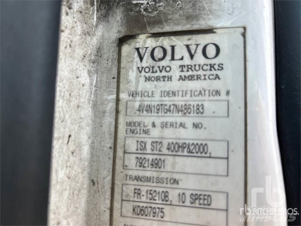 Volvo VNL42T Conventional Trucks / Tractor Trucks