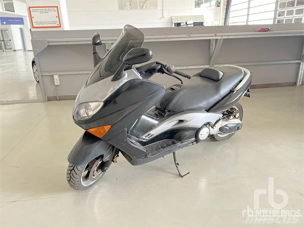 Yamaha TMAX Automobiles / SUVS