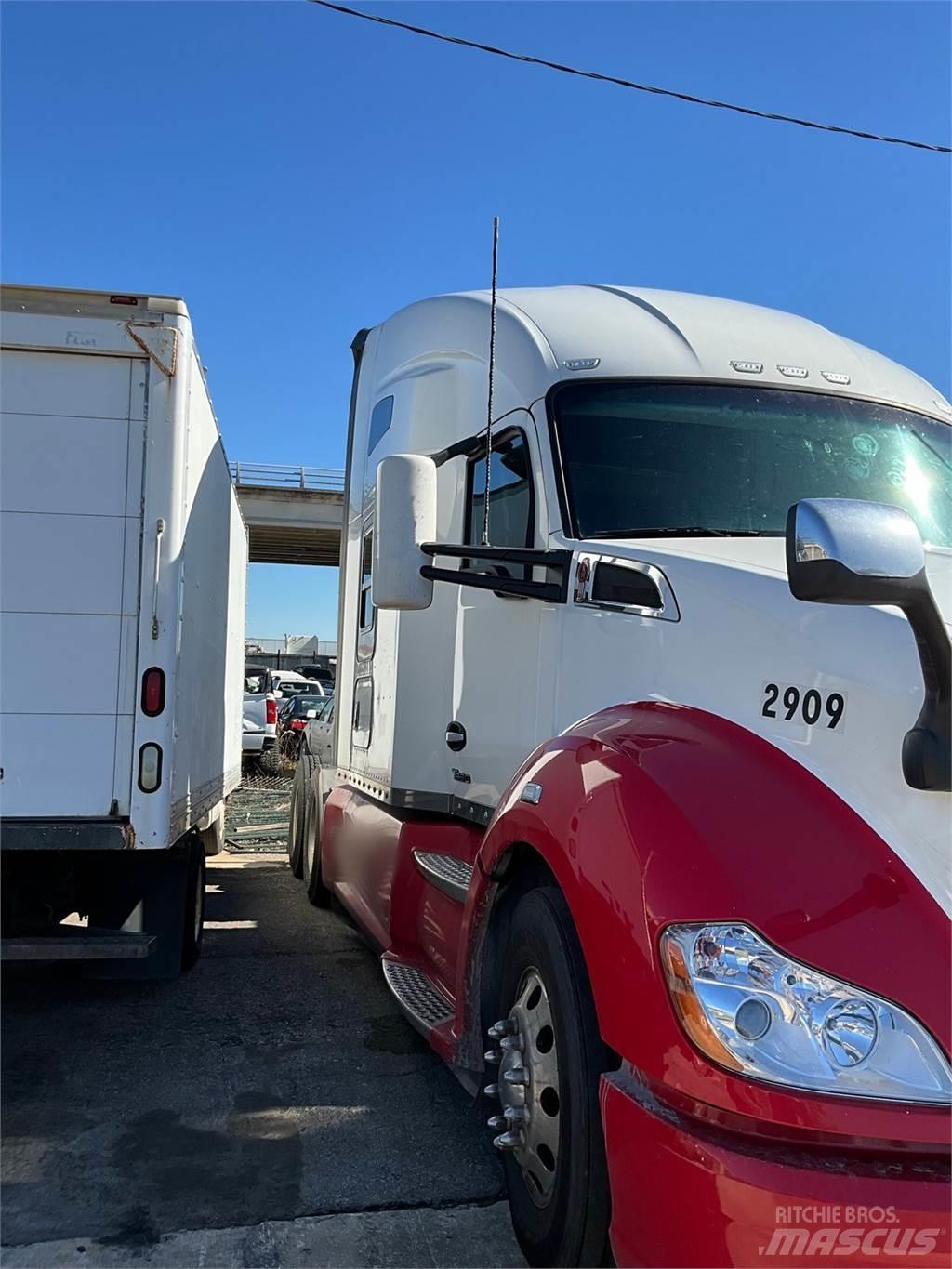 Kenworth T680 Conventional Trucks / Tractor Trucks