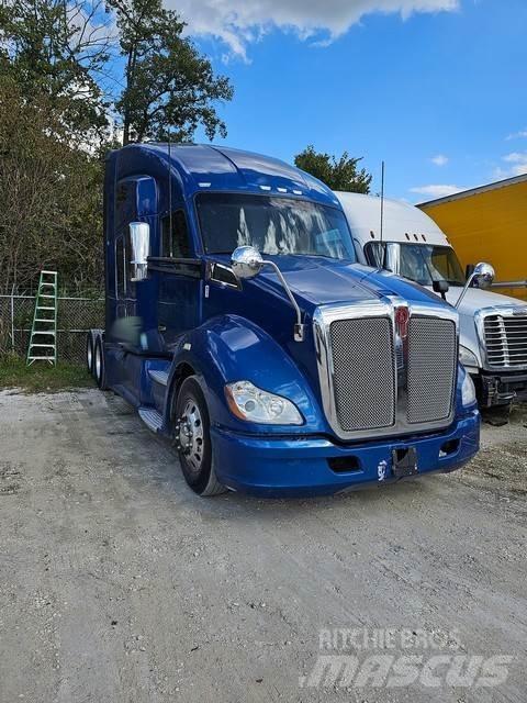 Kenworth T680 Conventional Trucks / Tractor Trucks