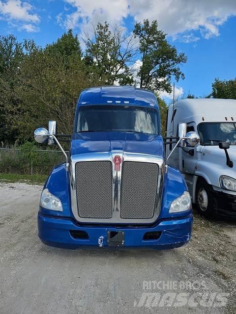 Kenworth T680 Conventional Trucks / Tractor Trucks