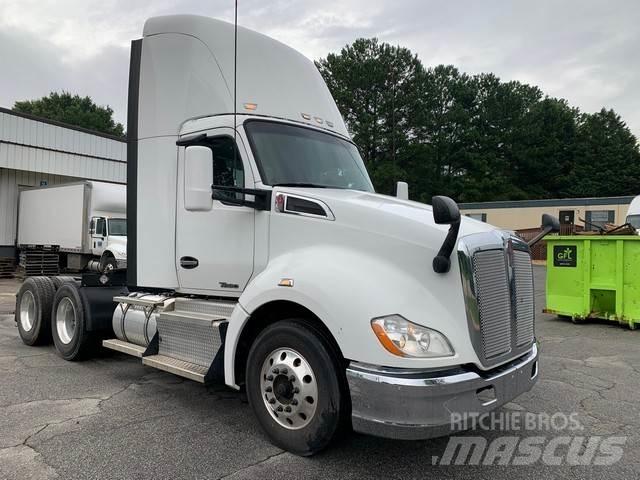 Kenworth T680 Conventional Trucks / Tractor Trucks