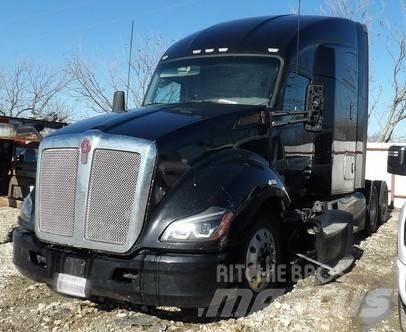 Kenworth T680 Conventional Trucks / Tractor Trucks