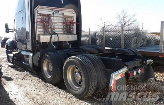 Kenworth T680 Conventional Trucks / Tractor Trucks