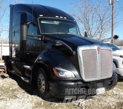 Kenworth T680 Conventional Trucks / Tractor Trucks