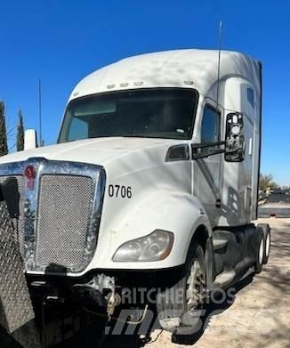 Kenworth T680 Conventional Trucks / Tractor Trucks
