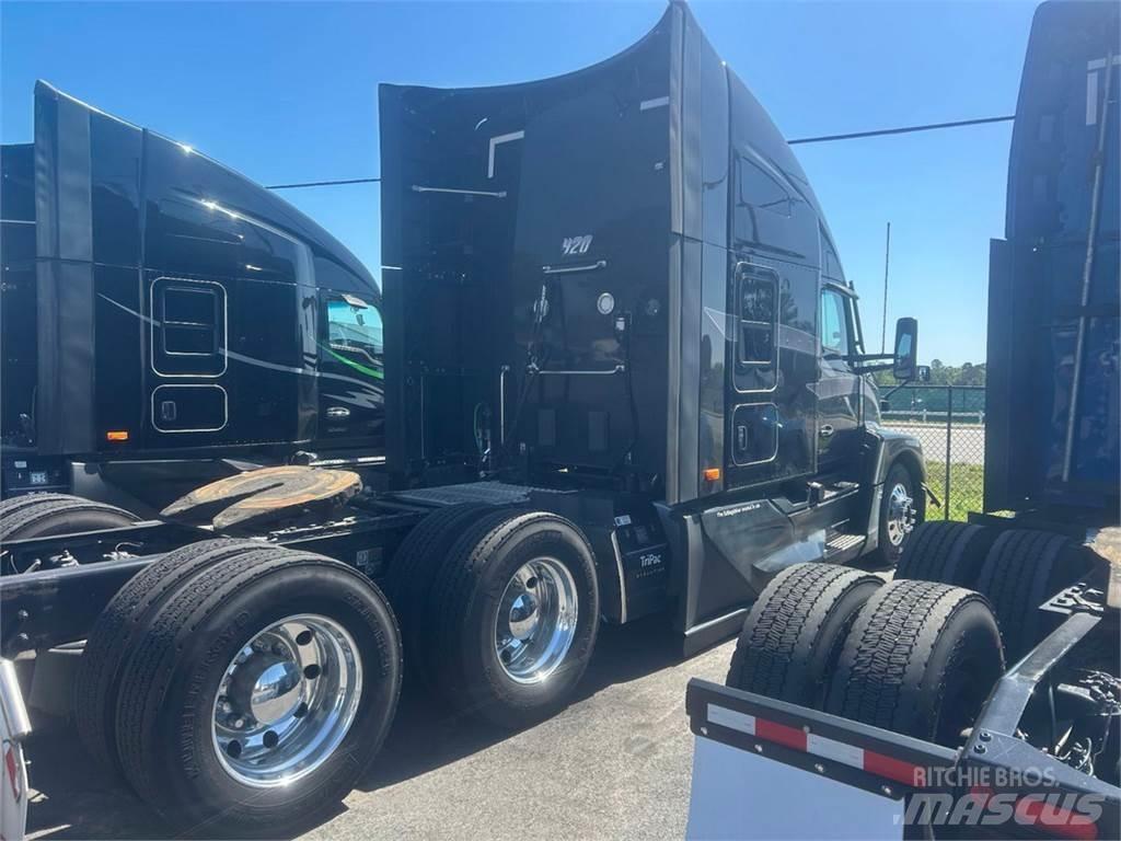 Kenworth T680 Conventional Trucks / Tractor Trucks