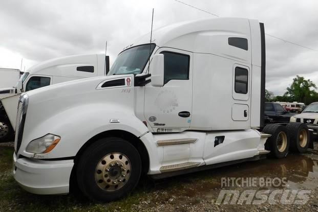Kenworth T680 Conventional Trucks / Tractor Trucks