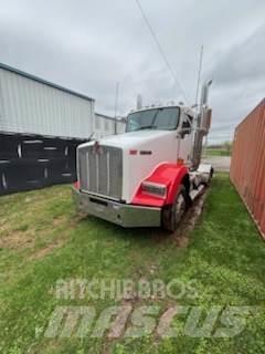 Kenworth T800W Conventional Trucks / Tractor Trucks