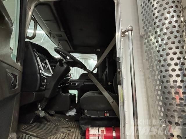 Kenworth T800W Conventional Trucks / Tractor Trucks