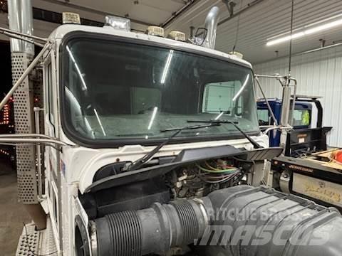 Kenworth T800W Conventional Trucks / Tractor Trucks