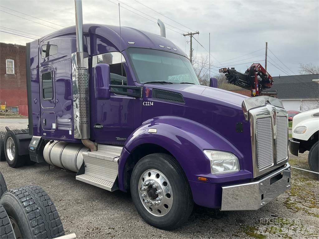 Kenworth T880 Conventional Trucks / Tractor Trucks