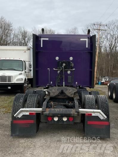 Kenworth T880 Conventional Trucks / Tractor Trucks