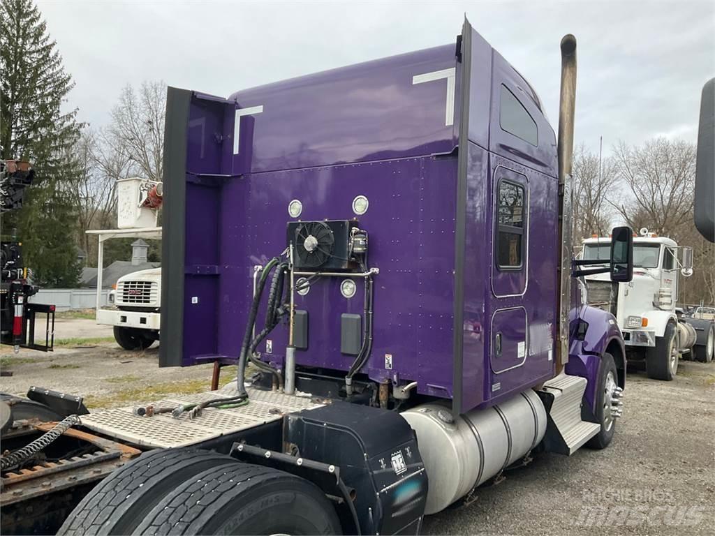 Kenworth T880 Conventional Trucks / Tractor Trucks